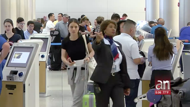 aeropuerto de miami reubica pasajeros afectados por al suspension  de los boeing 737 x