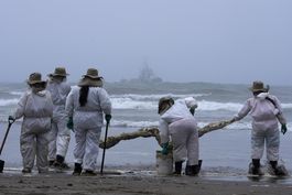 peru: derrame petrolero causa perdidas millonarias a turismo