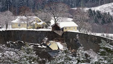 Buscan sobrevivientes tras enorme alud en Noruega