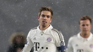 americateve | El jugador de Bayern Munich, Philipp Lahm, sale de la cancha al ser reemplazado por una lesi&oacute;n en un partido contra CSKA de Mosc&uacute; por la Liga de Campeones el mi&eacute;rcoles, 27 de noviembre de 2013, en Mosc&uacute;. (AP Photo/Ivan Sekretar