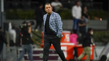 Peruano Reynoso, de héroe a técnico destituido de Cruz Azul