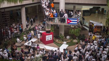 Cuba Libre gigante da bienvenida a cantineros de América