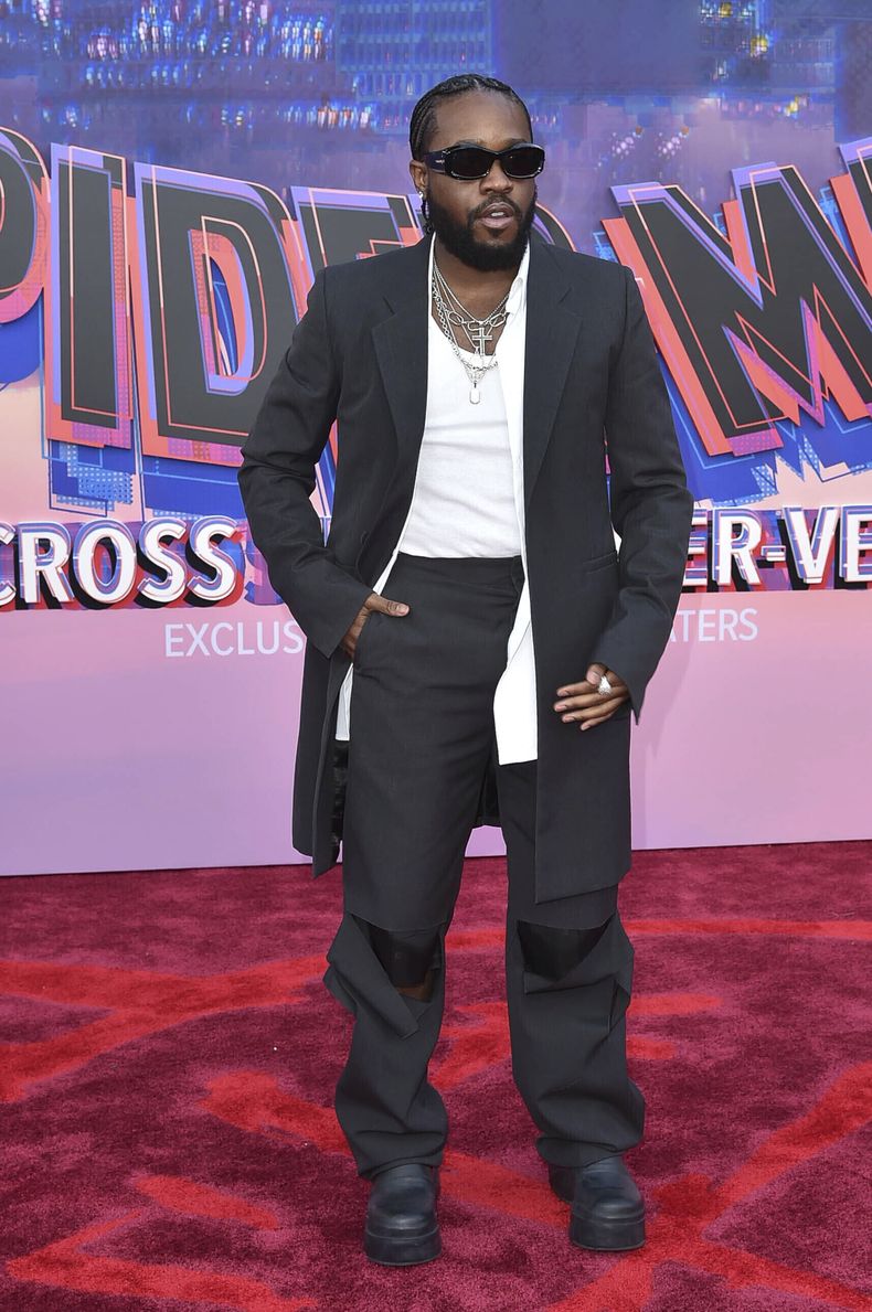 Shameik Moore llega al estreno mundial de Spider-Man: Across The Spider-verse el martes 30 de mayo de 2023, en Regency Village Theatre en Los Angeles. (Foto Richard Shotwell/Invision/AP)