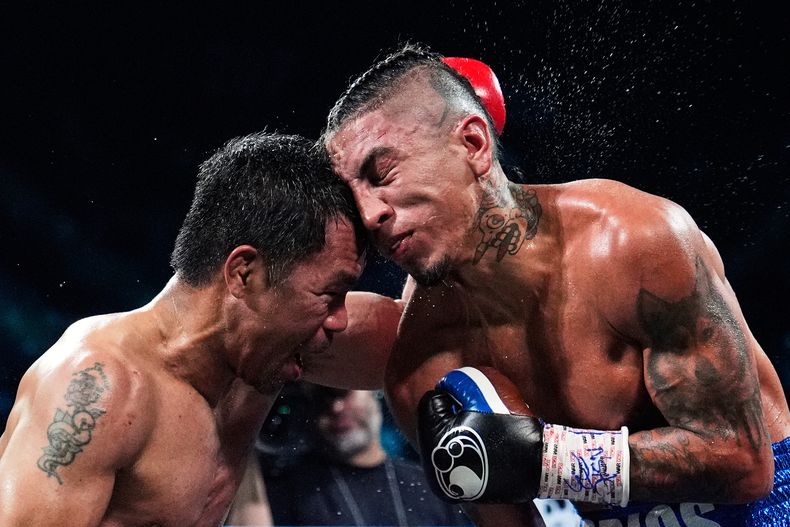 El filipino Manny Pacquiao pelea contra Mario Barrios por el cetro welter, el 19 de julio de 2025 en Las Vegas (AP Foto/John Locher)