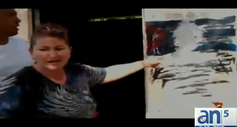 Turbas organizadas por la seguridad del estado en Cuba agredieron nuevamente con preservativos llenos de asfalto la casa de opositores en la isla. Pero mientras esto ocurre, el régimen también incumple sus promesas a cubanos con severos problemas de vivie