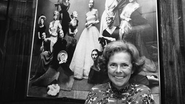 americateve | En esta foto del 29 de octubre de 1977, Eileen Ford, de Fords Models Inc., en Nueva York. Ford, quien molde&oacute; los est&aacute;ndares de belleza de una generaci&oacute;n y lanz&oacute; las carreras de Candice Bergen, Lauren Hutton, Jane Fonda y muchas