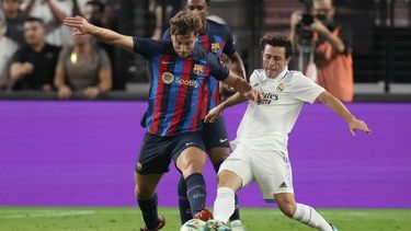 Nico renueva con el Barcelona, se va a préstamo al Valencia