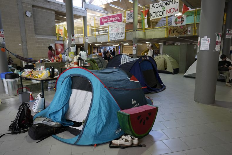 Manifestación de estudiantes contra la guerra en Gaza en la Universidad de Amberes, en Bélgica, el 14 de mayo de 2024. (Foto AP/Virginia Mayo)