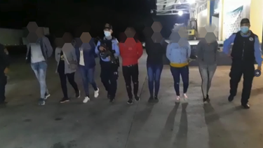 detienen a migrantes cubanos que presentaron documentos falsos en honduras