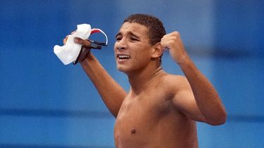 adolescente tunecino sorprende con un oro en la piscina