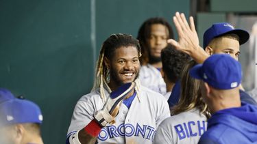Bichette logra 5to jonrón en 4 juegos; Azulejos se imponen