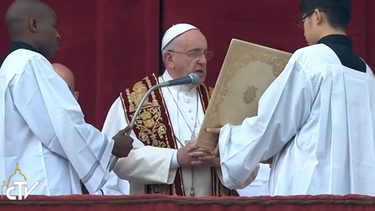 francisco dio la bendicion urbi et orbi: pido a los politicos que superen los contrastes