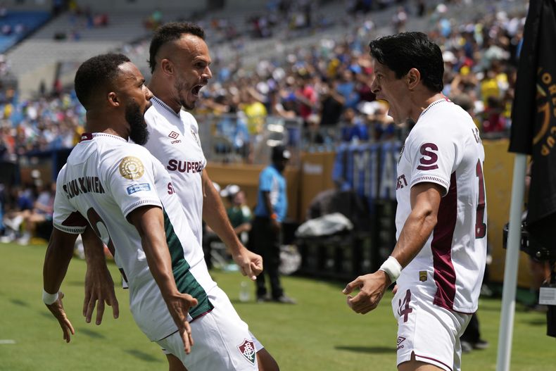 Germán Cano (14) celebra tras marcar el primer gol de Fluminense ante el Inter de Milán en los octavos de final del Mundial de Clubes, el lunes 30 de junio de 2025. (AP Foto/Chris Carlson)