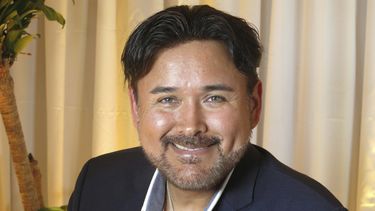 El tenor mexicano Javier Camarena posa para un retrato durante una entrevista en la Ciudad de México el 14 de julio de 2023. El más reciente álbum de Camarena se titula Javier Camarena - La Voz de México. (Foto AP/Berenice Bautista)