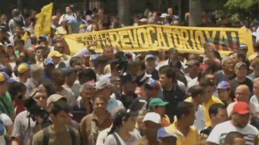 reprimen manifestacion de la oposicion en caracas que marchaba hacia el consejo nacional electoral