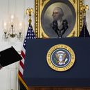 El presidente Joe Biden llega para hablar en la Sala de Recepción Diplomática de la Casa Blanca, el jueves 8 de febrero de 2024, en Washington. (Foto AP/Evan Vucci)