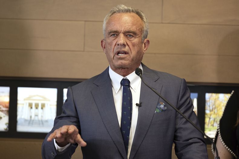 El secretario de Salud y Servicios Humanos de Estados Unidos, Robert F. Kennedy Jr., habla en una conferencia de prensa sobre las nuevas leyes de prohibición del fluoruro, los aditivos a los alimentos y los fondos para programas de asistencia alimentaria en Utah, el lunes 7 de abril de 2025, en Salt Lake City. (AP Foto/Melissa Majchrzak)