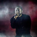 ARCHIVO - Kendrick Lamar se presenta en el Festival de Música y Artes de Coachella en el Empire Polo Club 16 de abril de 2017 en Indio, California. Kendrick Lamar convirtió su concierto Pop Out del Día de la Emancipación en una celebración de la unidad de Los Ángeles. El rapero de 37 años fue el curador de un concierto de tres horas transmitido por streaming con una mezcla de raperos y estrellas emergentes de Los Ángeles, incluidos Dr. Dre y Tyler, The Creator. (Foto Amy Harris/Invision/AP, archivo)