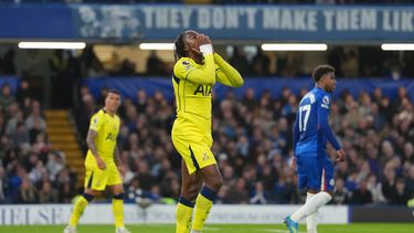 Destiny Udogie, del Tottenham, reacciona durante un partido de fútbol de la Liga Premier contra el Chelsea en Londres, el martes 19 de mayo de 2026. (Foto AP/Kirsty Wigglesworth)