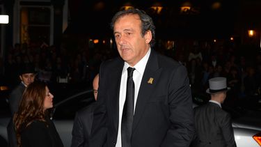 americateve | El presidente de la UEFA Michel Platini a su llegada al festejo de los 150 a&ntilde;os de vida de la Asociaci&oacute;n de F&uacute;tbol de Inglaterra el 26 de octubre del 2013 en Londres. Platini propuso que en la Copa Mundial sean admitidos 40 equipos en
