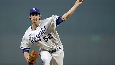 Lynch y el bullpen resuelven triunfo de Reales ante Mellizos