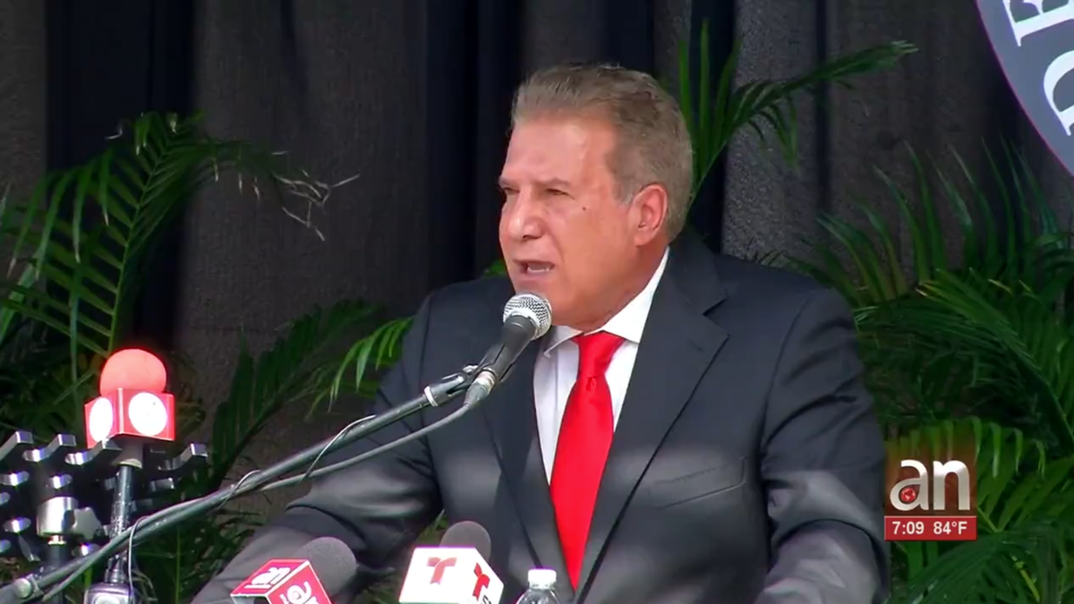 Carlos Hernandez se despide como alcalde de Hialeah