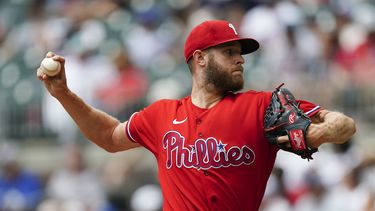 Filis vencen 3-1 a Bravos gracias a jonrón de Castellanos