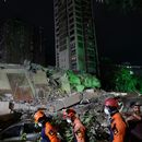 Trabajadores de rescate buscan entre los escombros de un edificio derruido tras un sismo, el jueves 25 de junio de 2026, en Caracas, Venezuela. (AP Foto/Ariana Cubillos) Trabajadores de rescate buscan entre los escombros de un edificio derruido tras un sismo, el jueves 25 de junio de 2026, en Caracas, Venezuela. (AP Foto/Ariana Cubillos)