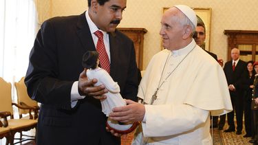 Posición del papa sobre Venezuela genera críticas en Iglesia