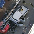 Imagen del vehículo que un hombre condujo contra una muchedumbre en la calle Bourbon de Nueva Orleans, matando e hiriendo a varias personas, en la madrugada del miércoles 1 de enero de 2025. (AP foto/Gerald Herbert)