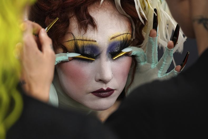 Chappell Roan llega a la 67ª entrega anual de los Grammy el domingo 2 de febrero de 2025 en Los Ángeles. (Foto Jordan Strauss/Invision/AP)