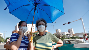 cubanos siguen haciendo colas en medio del coronavirus y se quejan de falta de medicamentos