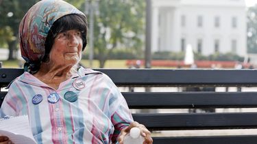 Muere mujer que protestó por 3 décadas frente a Casa Blanca