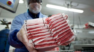 Emprosur se mudó a Coamo en el 2013, desde donde procesa y empaca carnes para supermercados, comedores escolares, restaurantes y otros