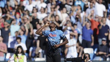 Puntero Napoli golea a Sassuolo 4-0 en Serie A italiana
