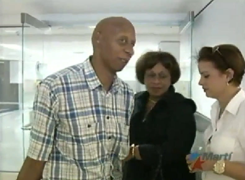 El respetado activista a favor de los derechos humanos también aprovechó para denunciar el fuerte incremento en la represión llevada a cabo por el régimen de La Habana contra aquellos que luchan por la libertad y la democracia en Cuba.