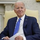 El presidente Joe Biden escucha durante una reunión con el presidente de República Dominicana, Luis Abinader, en la Oficina Oval de la Casa Blanca, Washington, el jueves 2 de noviembre de 2023. (AP Foto/Evan Vucci)