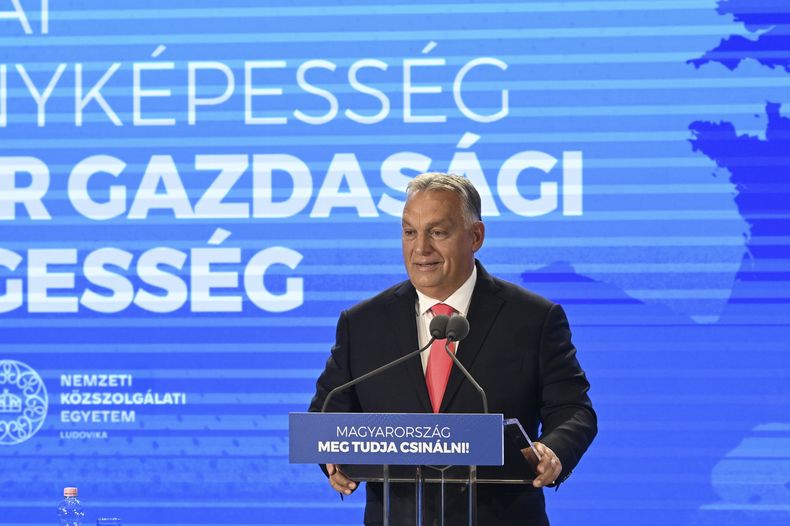 El primer ministro húngaro, Viktor Orbán, habla en una conferencia en la Universidad Ludovika de Servicio Público, en Budapest, Hungría, el miércoles 25 de septiembre de 2024. (Szilard Koszticsak/MTI vía AP)
