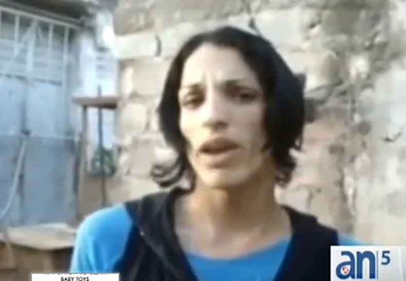 Un activista gay y enfermo de sida lleva mas de un semana preso en santa clara acusado por el régimen de desorden público. Se trata de David Bustamante quien exigió libertad y comida para el pueblo de Cuba en una protesta en el techo de su casa.