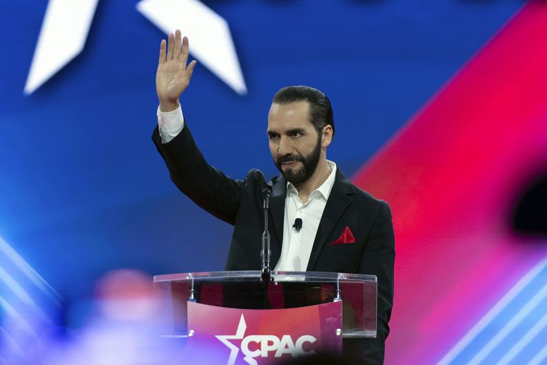 El presidente salvadoreño Nayib Bukele habla en la Conferencia de Acción Política Conservadora en el National Harbor, el jueves 22 de febrero de 2024, en Oxon Hill, Maryland. (AP Foto/José Luis Magaña)