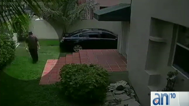 camaras de vigilancia captan al menos a dos ladrones en pleno robo