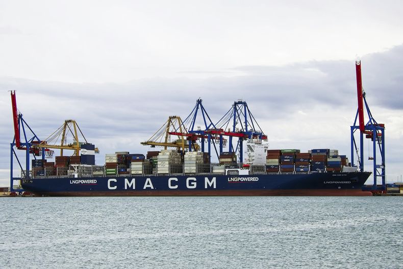En esta imagen, proporcionada por Manuel Hernández Lafuente, el CMA CGM Symi atracado en el puerto de Valencia, España, el 22 de octubre de 2023. (Manuel Hernández Lafuente vía AP)