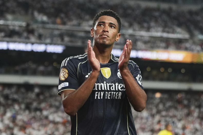 Jude Bellingham del Real Madrid tras ser reemplazado en el partido contra Salzburgo en el Mundial de Clubes, el jueves 26 de junio de 2025. (AP Foto/Matt Slocum)