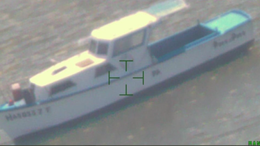 arrestan a 45 cubanos tras llegar a los cayos de la florida en un barco de pesca