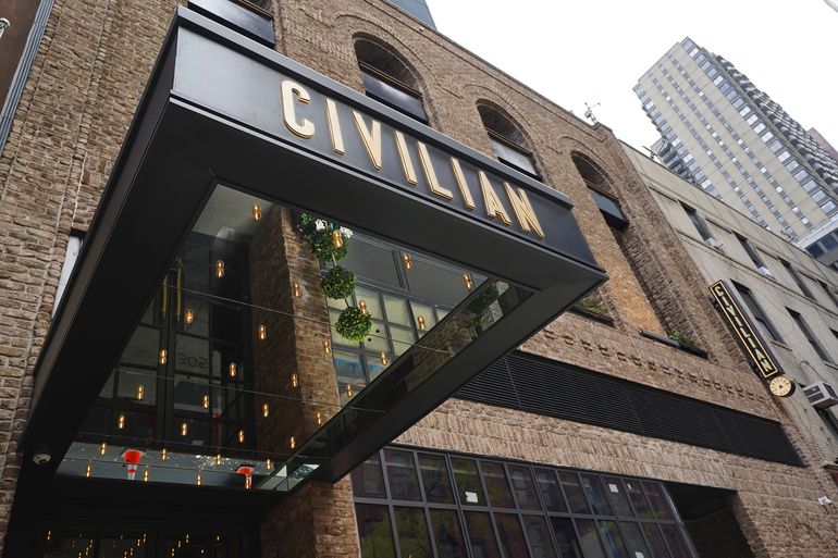 Hotel de NY rinde homenaje a Broadway y sus trabajadores