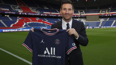 las primeras imagenes de messi con la camiseta del psg y el numero 30