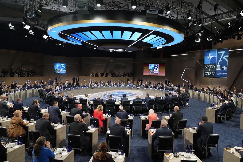 Los líderes de la OTAN durante la cumbre de la alianza militar en Washington, el jueves 11 de julio de 2024. (AP Foto/Jacquelyn Martin)