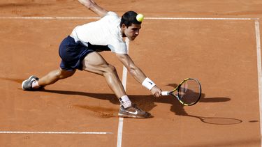 Alcaraz sufre en debut en Hamburgo, Schwartzman eliminado