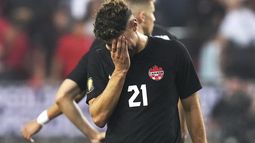 El canadiense Jonathan Osorio (21) reacciona tras el empate 2-2 ante Guadalupe en el Grupo D de la Copa de oro, el martes 27 de junio de 2023, en Toronto. (Chris Young/The Canadian Press vía AP)