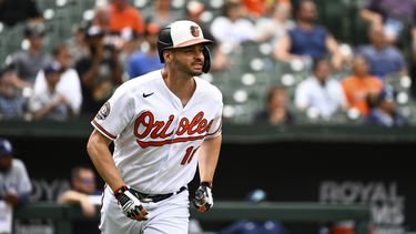 Astros adquieren a Mancini en canje entre tres equipos